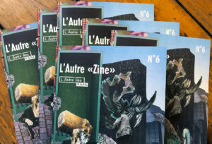 un tas de fanzines n°6 sur une table